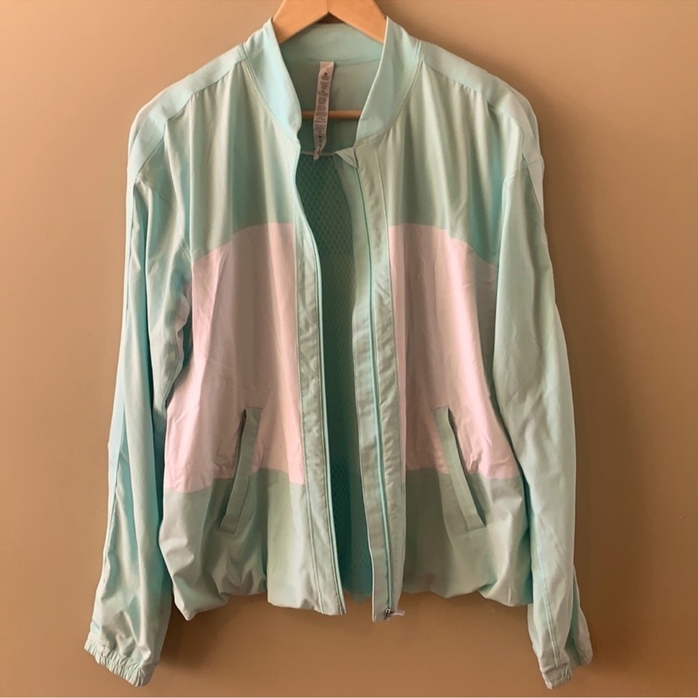 Lululemon Bomber Jacket 🤍 - Picture 2 of 6